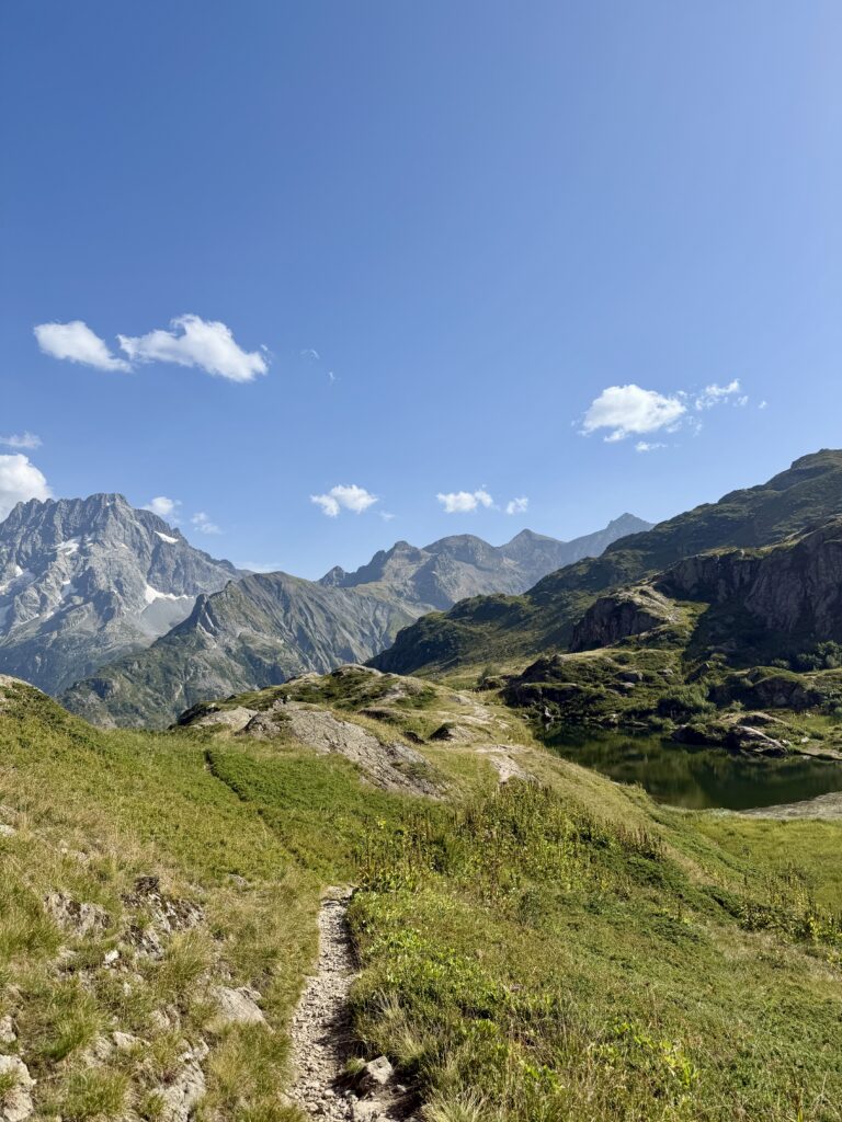 sentier vers le refuge