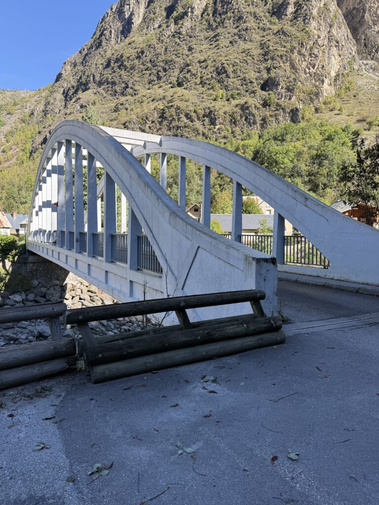 Prendre le pont sur votre gauche