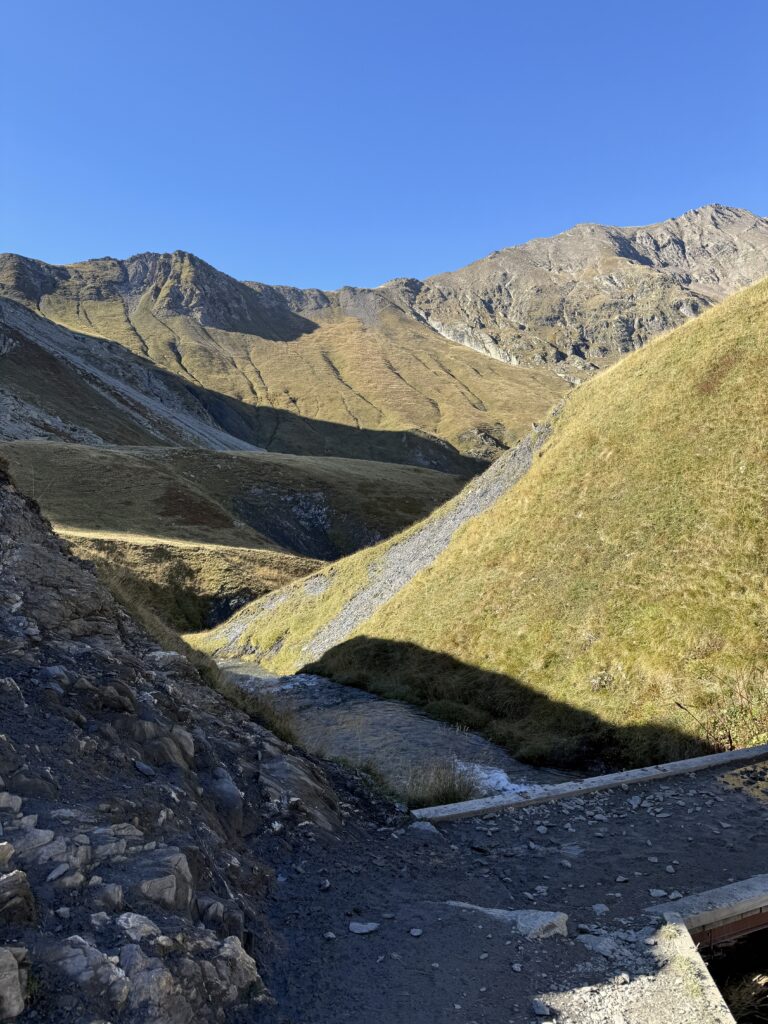 Prendre le pont vers le refuge