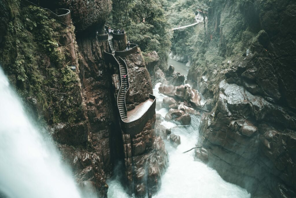 Route des cascade - banos equateur.jpg