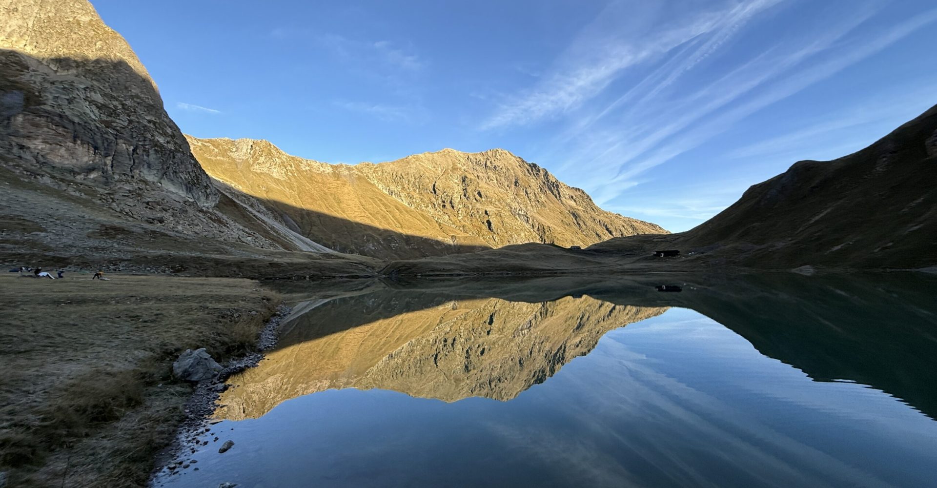 Reflet sur le lac de la muzelle à l'aube